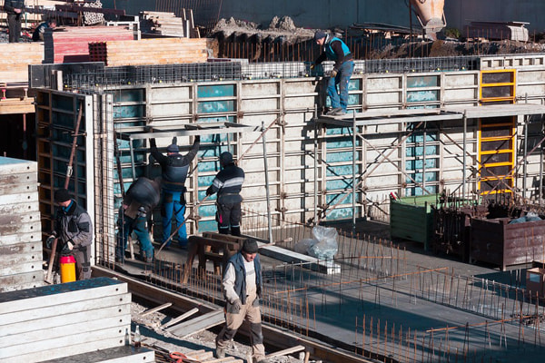 Bolts and screws used in steel structures, machinery assembly, solar panel mounting, and wood-to-steel connections